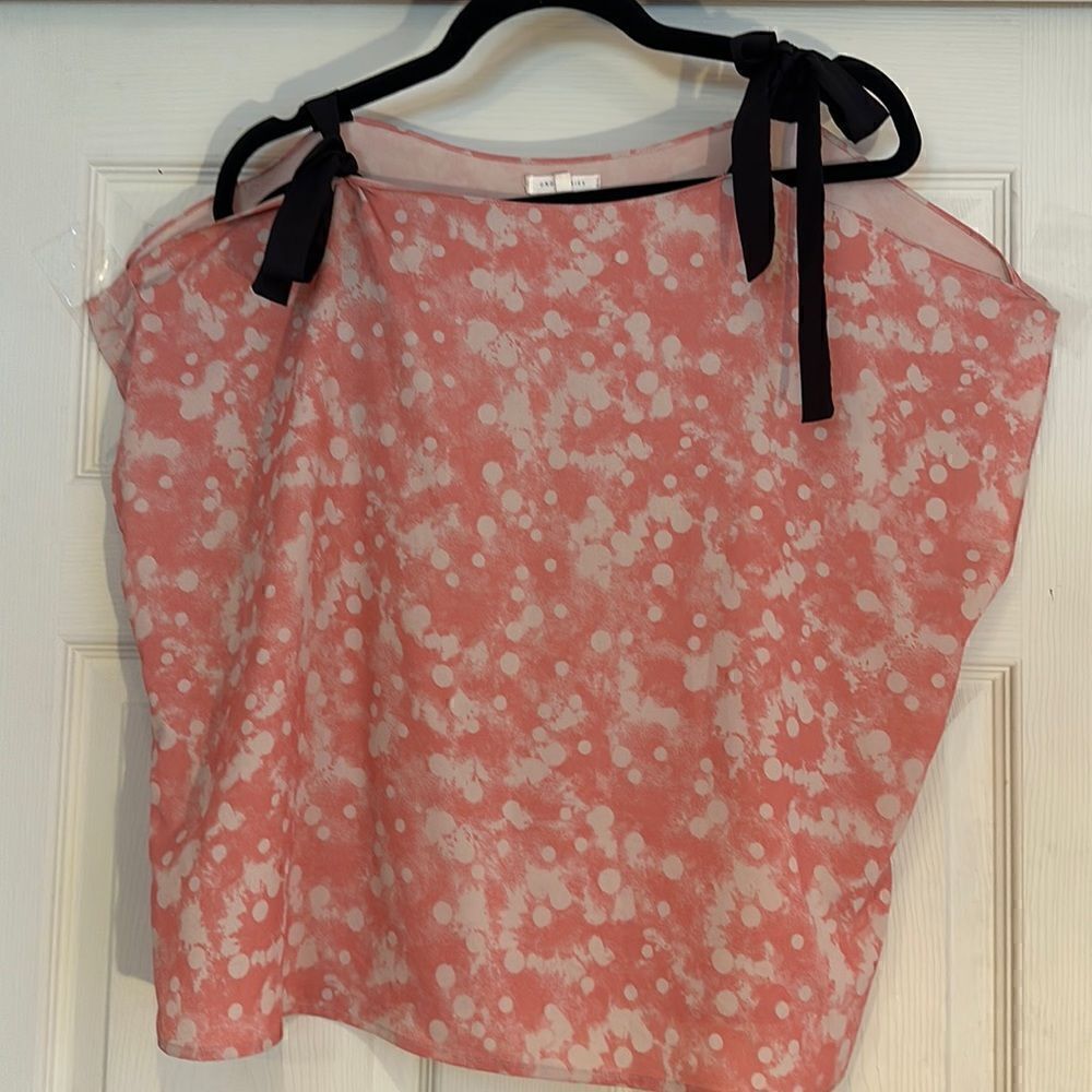 Under Skies Top Silky Ribbon Shoulders Cold Shoulders Size L